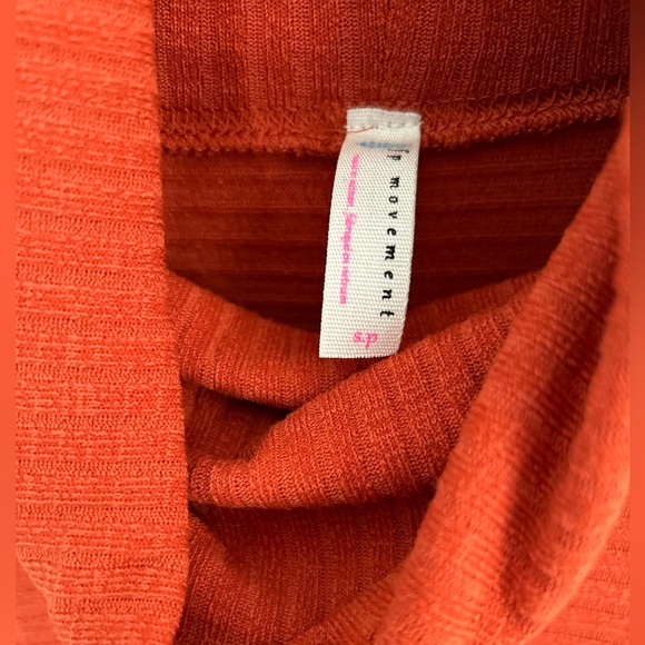 FREE PEOPLE Burnt Orange Movement Can’t Handle This Ribbed pullover SZ: M - Picture 3 of 6
